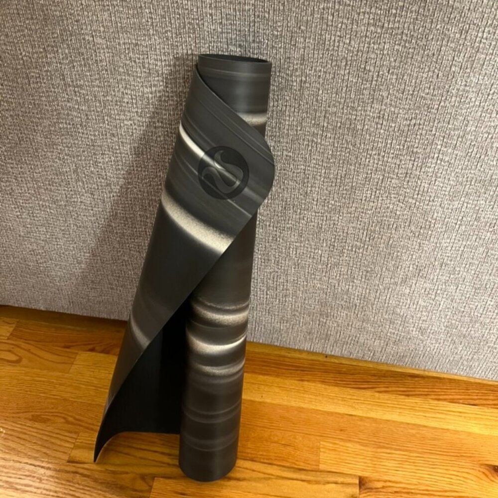 SOLD Lululemon The Reversible Mat 3mm in Black Marble